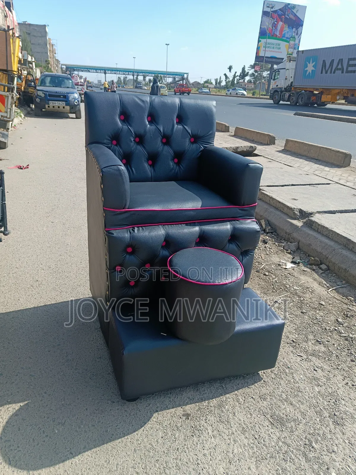 Pedicure Seat Single Black With a Pink Touch
