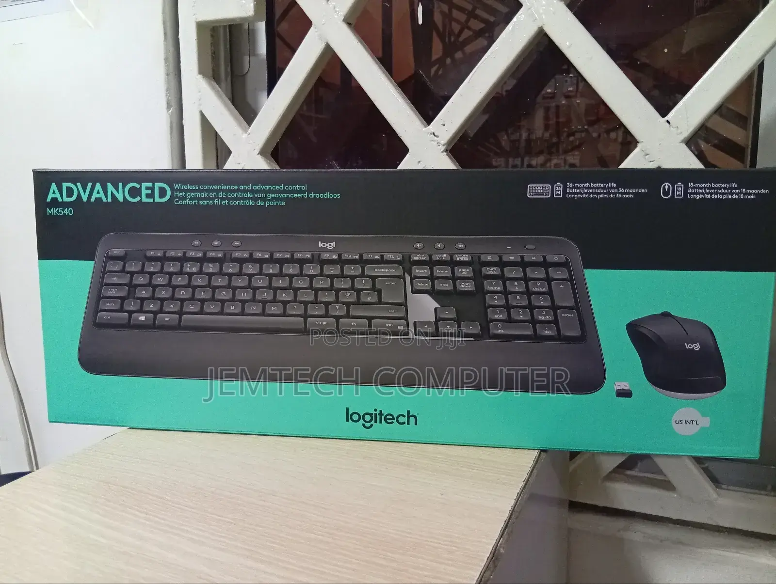 Logitech MK540 Advanced Wireless Keyboard Mouse Combo