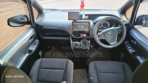 Toyota Voxy 2016 Silver - thumbnail 3