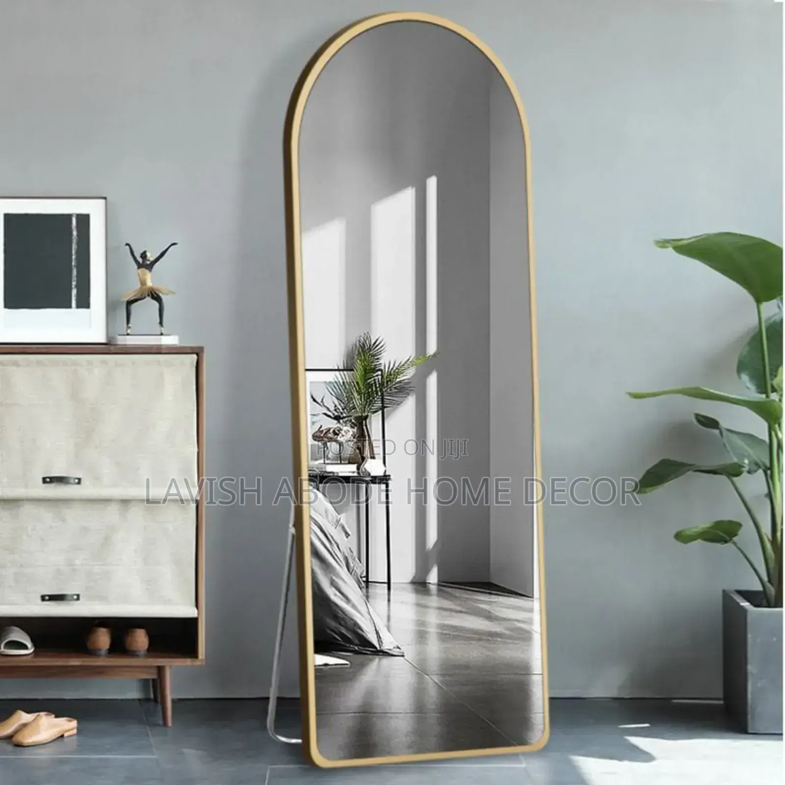 Full Length Unbreakable Mirror With a Stand