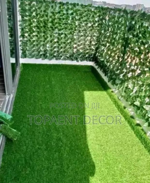 Artificial Balcony Grass Carpet and Privacy Leaves - main view
