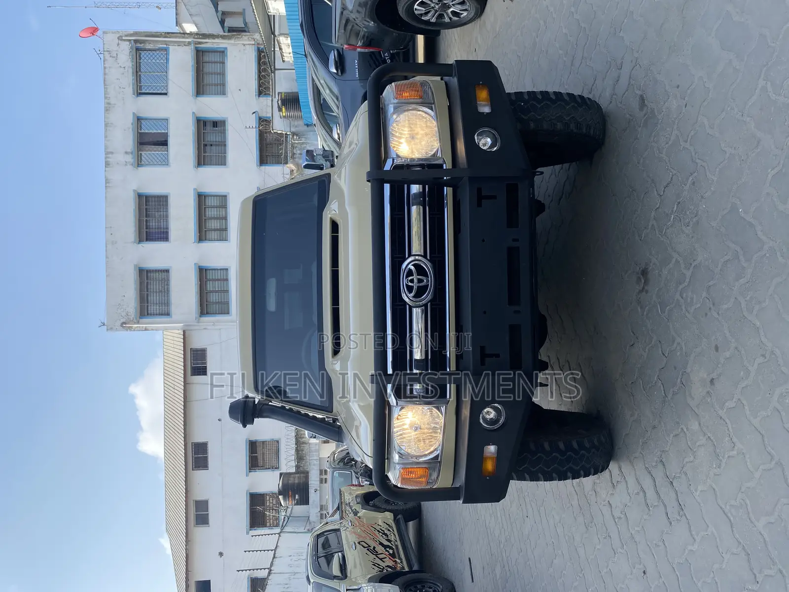 Toyota Land Cruiser 4.6 V8 GX 2018 Beige