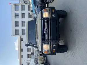 Toyota Land Cruiser 4.6 V8 GX 2018 Beige