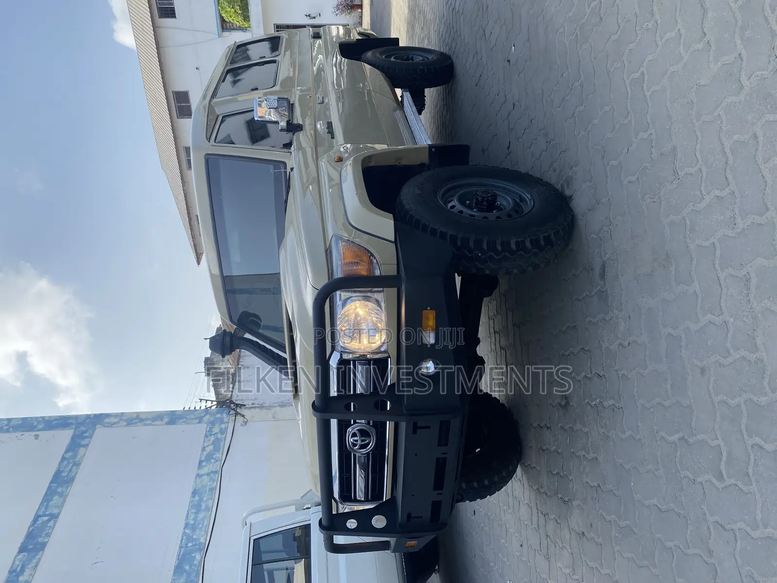 Toyota Land Cruiser 4.6 V8 GX 2018 Beige