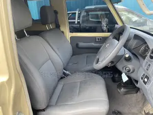 Toyota Land Cruiser 4.6 V8 GX 2018 Beige