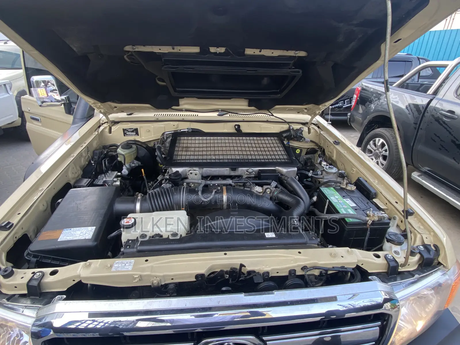Toyota Land Cruiser 4.6 V8 GX 2018 Beige
