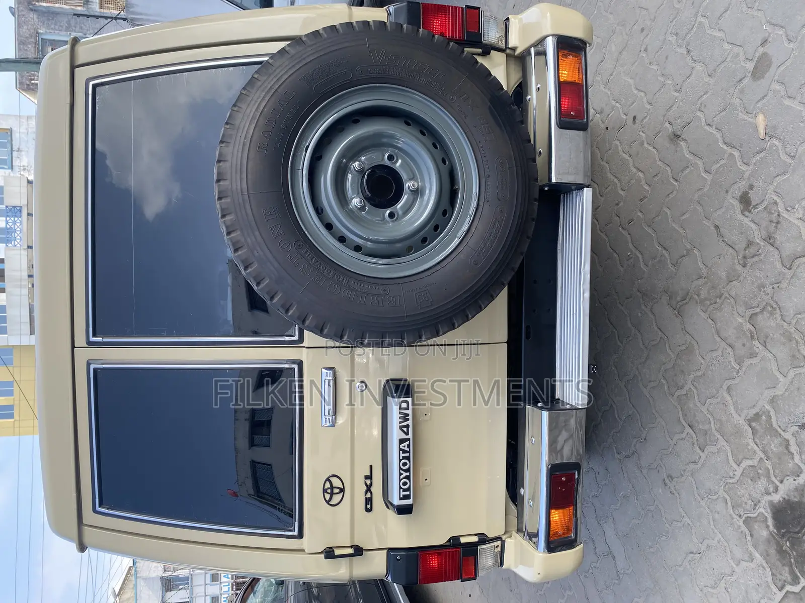 Toyota Land Cruiser 4.6 V8 GX 2018 Beige