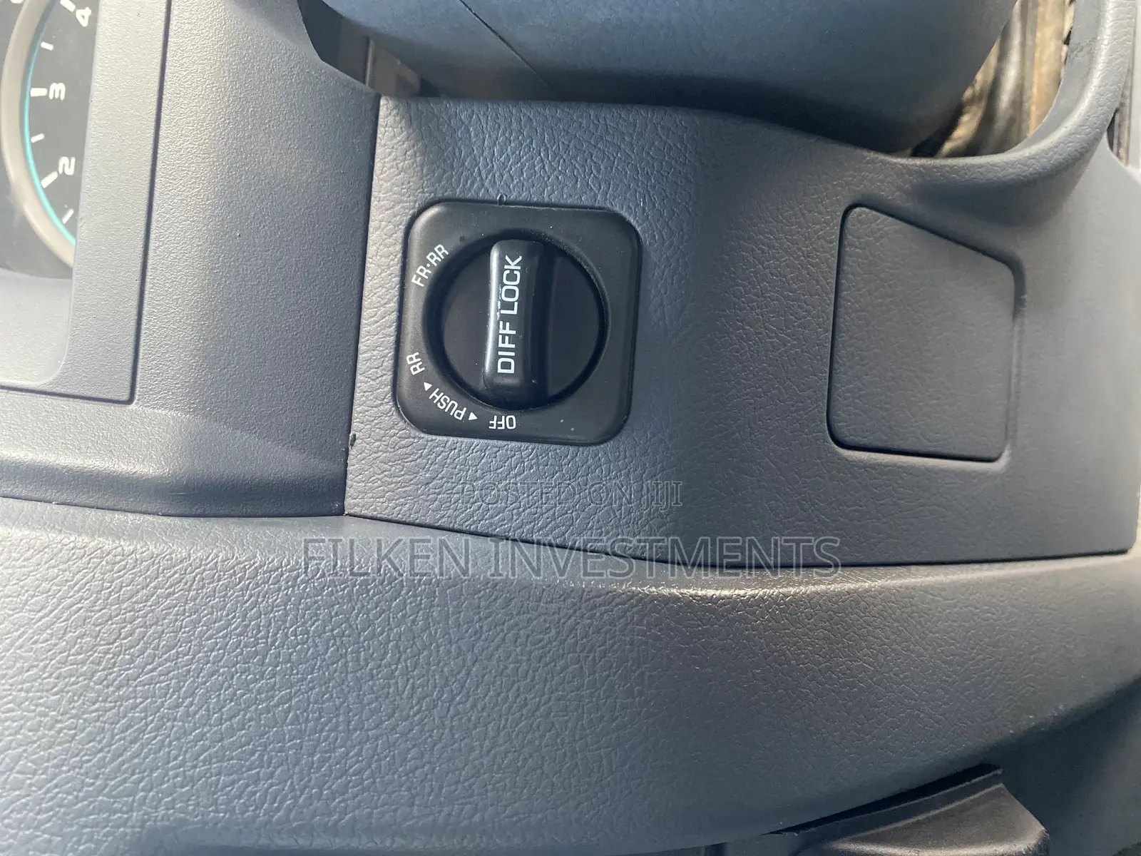 Toyota Land Cruiser 4.6 V8 GX 2018 Beige