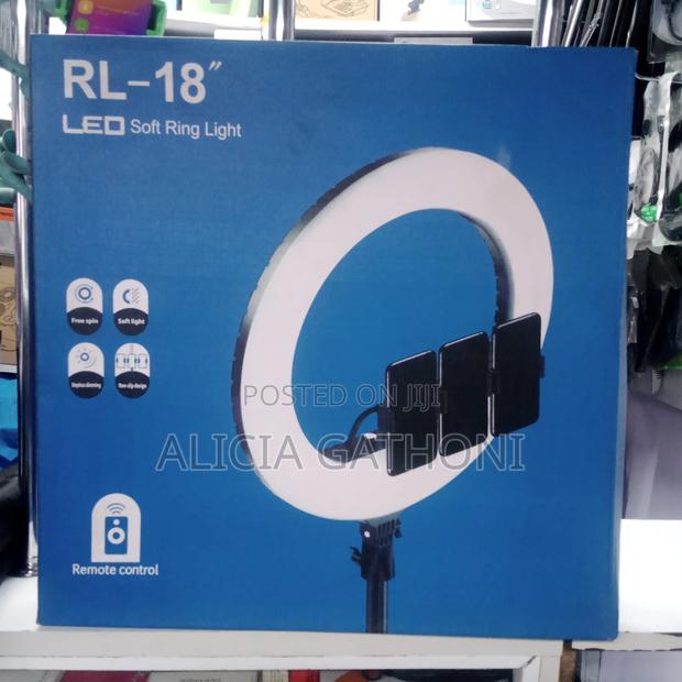 18" Ring Light With Three Lighting Modes