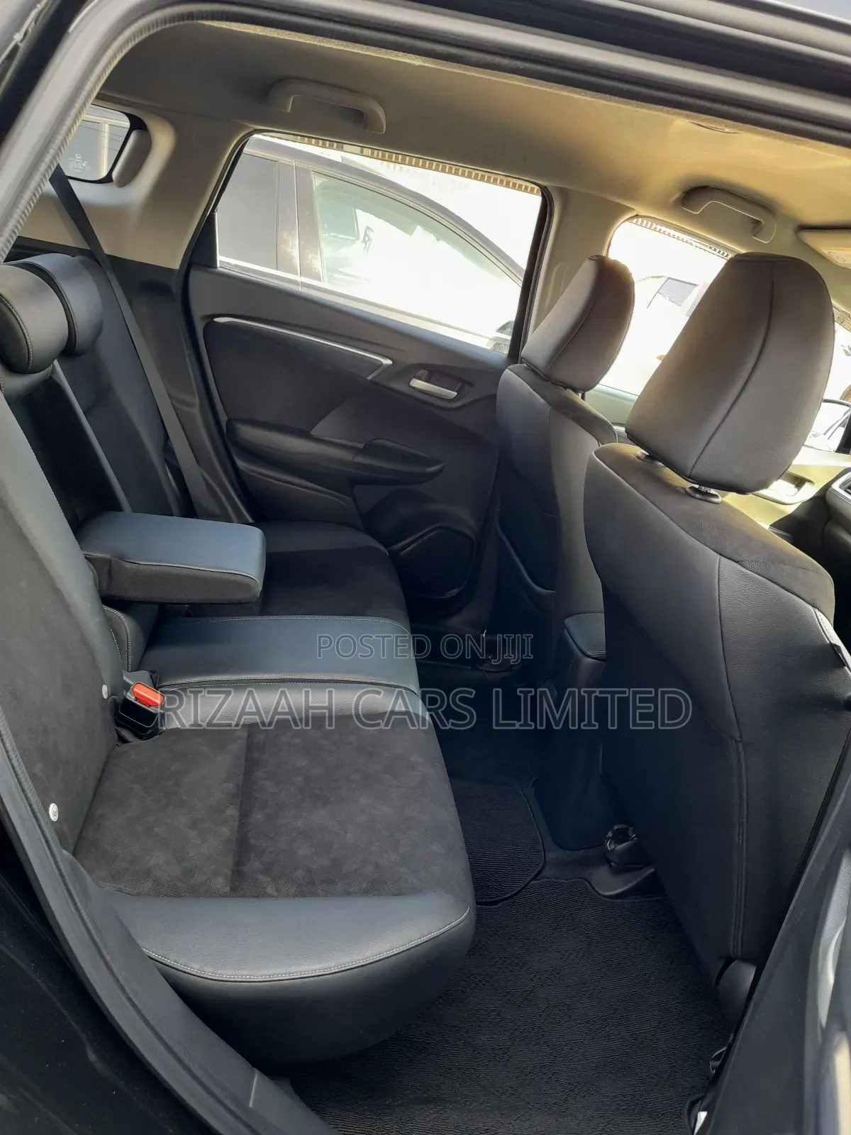 Honda Fit Shuttle 1.5 Hybrid 2WD 2018 Black
