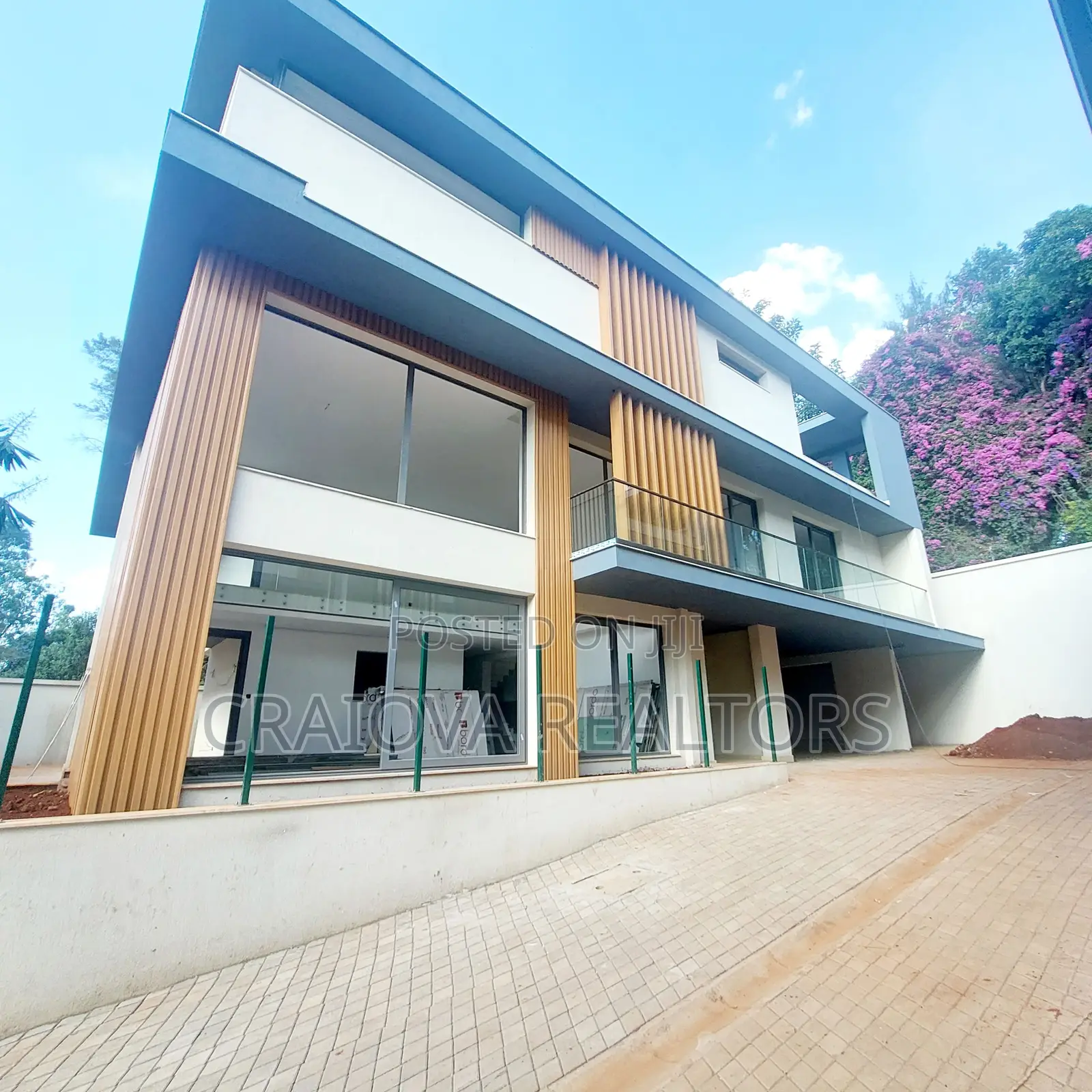 5bdrm Villa in Lavington for sale