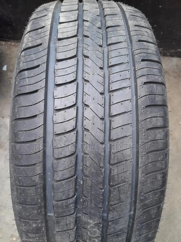 285/60r18 Dunlop Made in Japan - thumbnail 2
