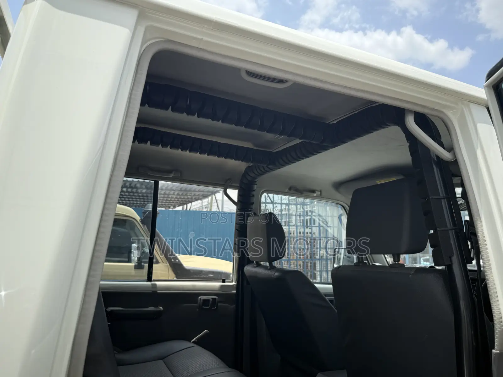 Toyota Land Cruiser 4.6 V8 GX 2018 White