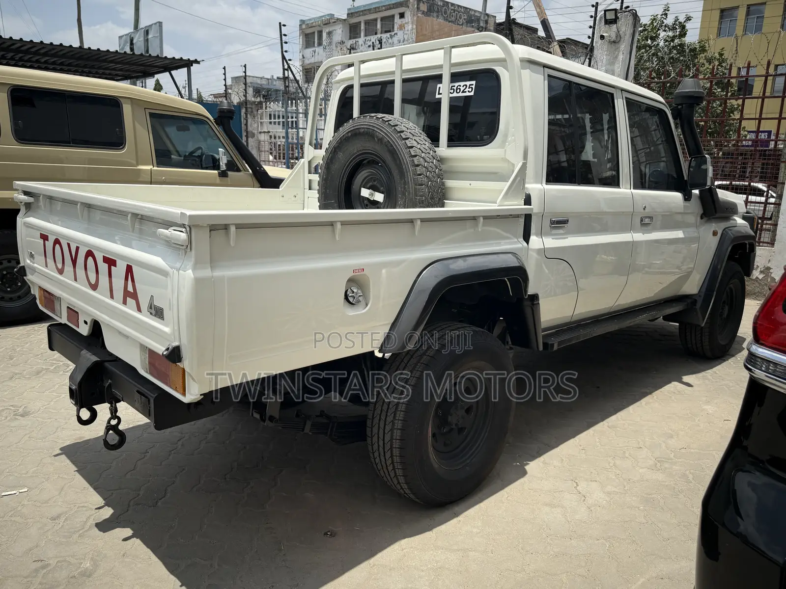 Toyota Land Cruiser 4.6 V8 GX 2018 White