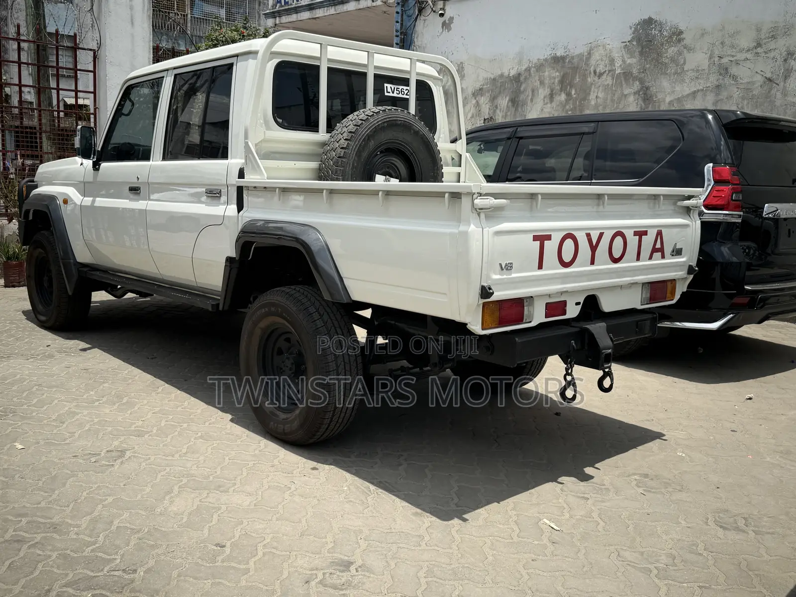 Toyota Land Cruiser 4.6 V8 GX 2018 White