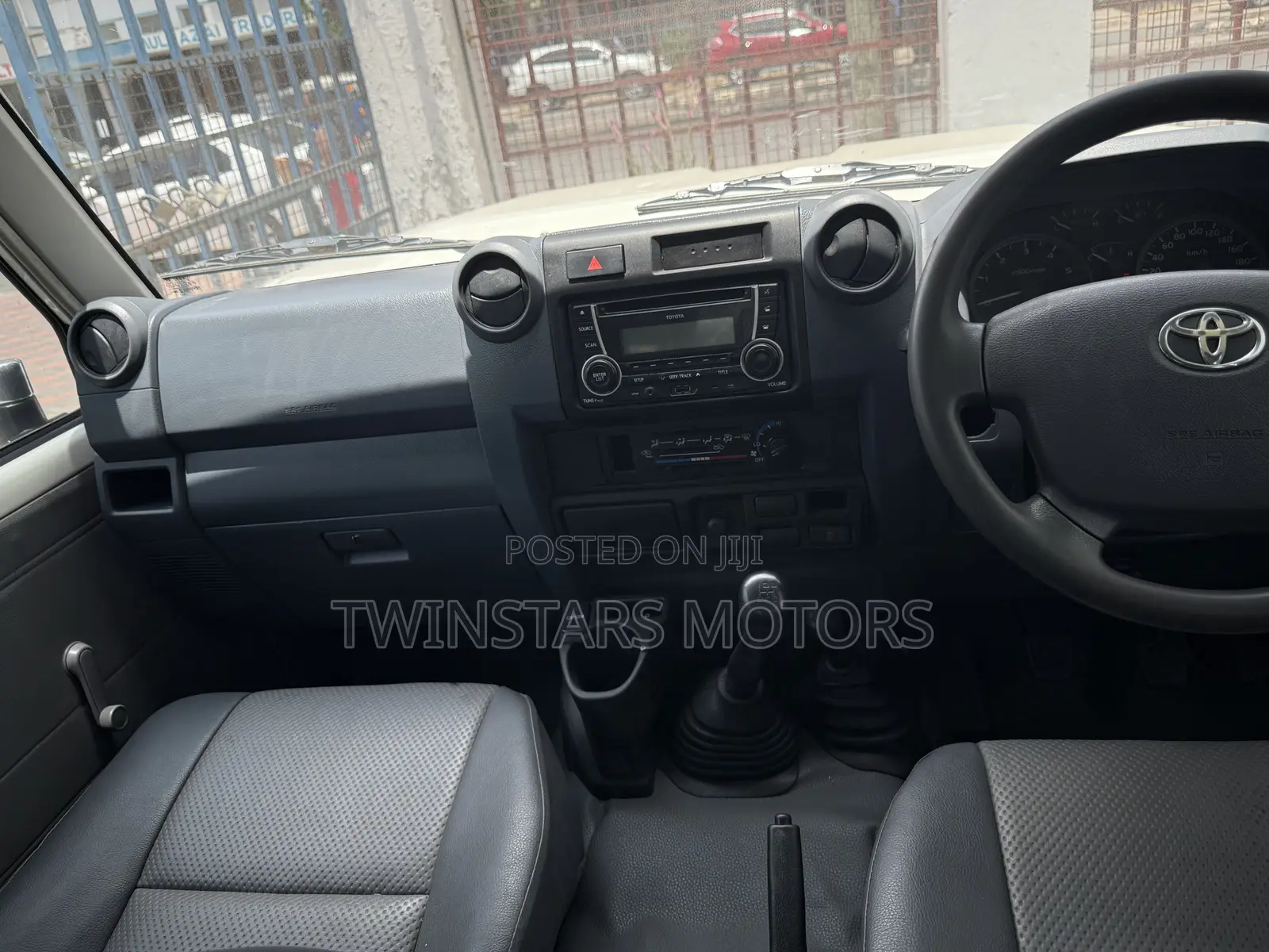 Toyota Land Cruiser 4.6 V8 GX 2018 White
