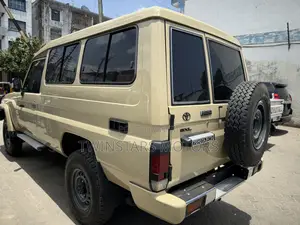 Toyota Land Cruiser 4.6 V8 GX 2018 Beige