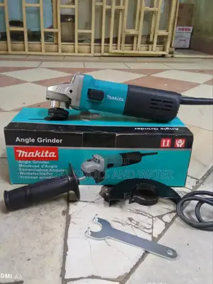 Professional Makita Angle Grinder 840w 115mm Free 4.5 Disc Size