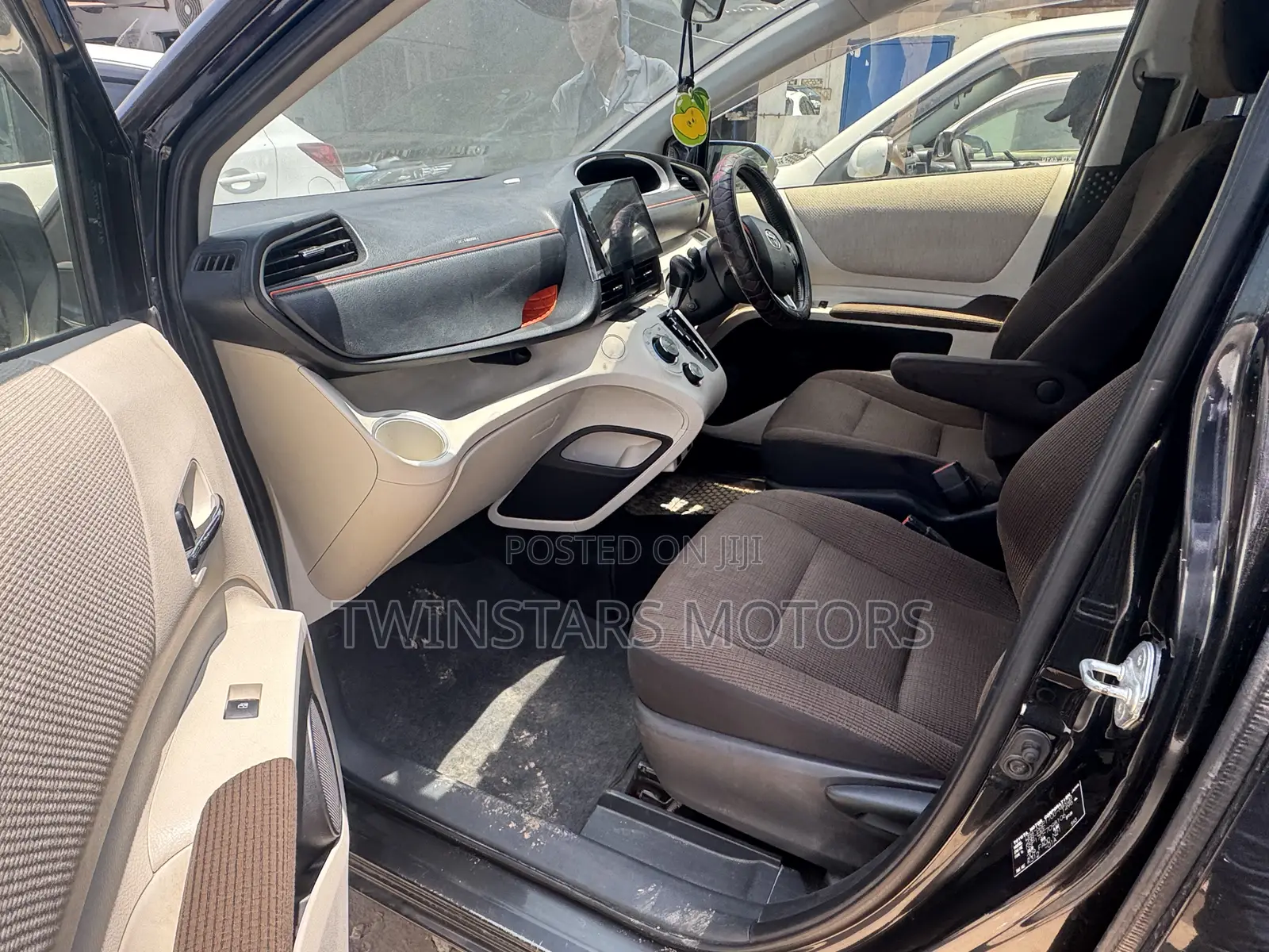 Toyota Sienta 1.5 AWD 2015 Black