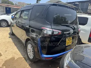 Toyota Sienta 1.5 AWD 2015 Black