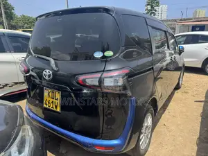 Toyota Sienta 1.5 AWD 2015 Black