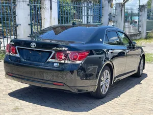 Toyota Crown 2018 Black
