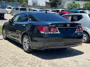 Toyota Crown 2018 Black