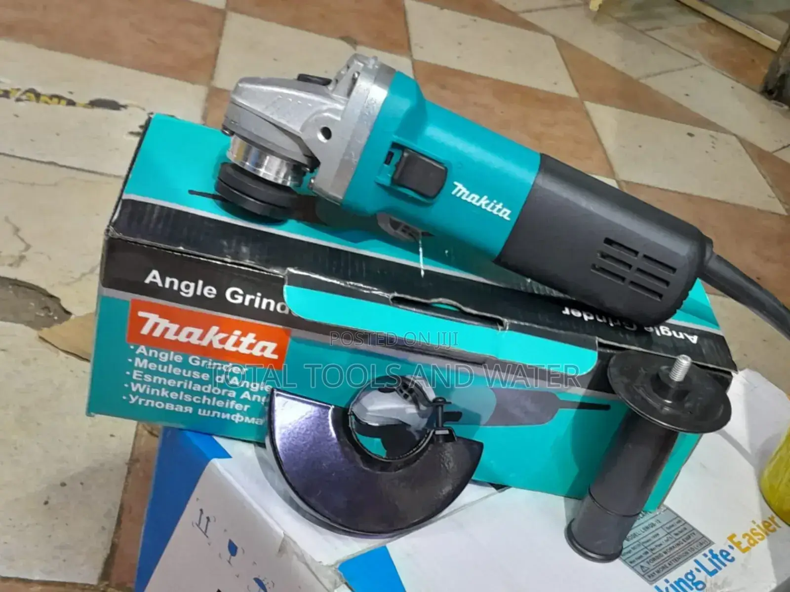 Makita Angle Grinder 4.5 Inches 850 Watts Disc Holder