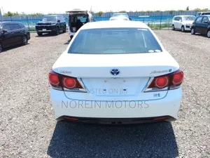 Toyota Crown 2018 White