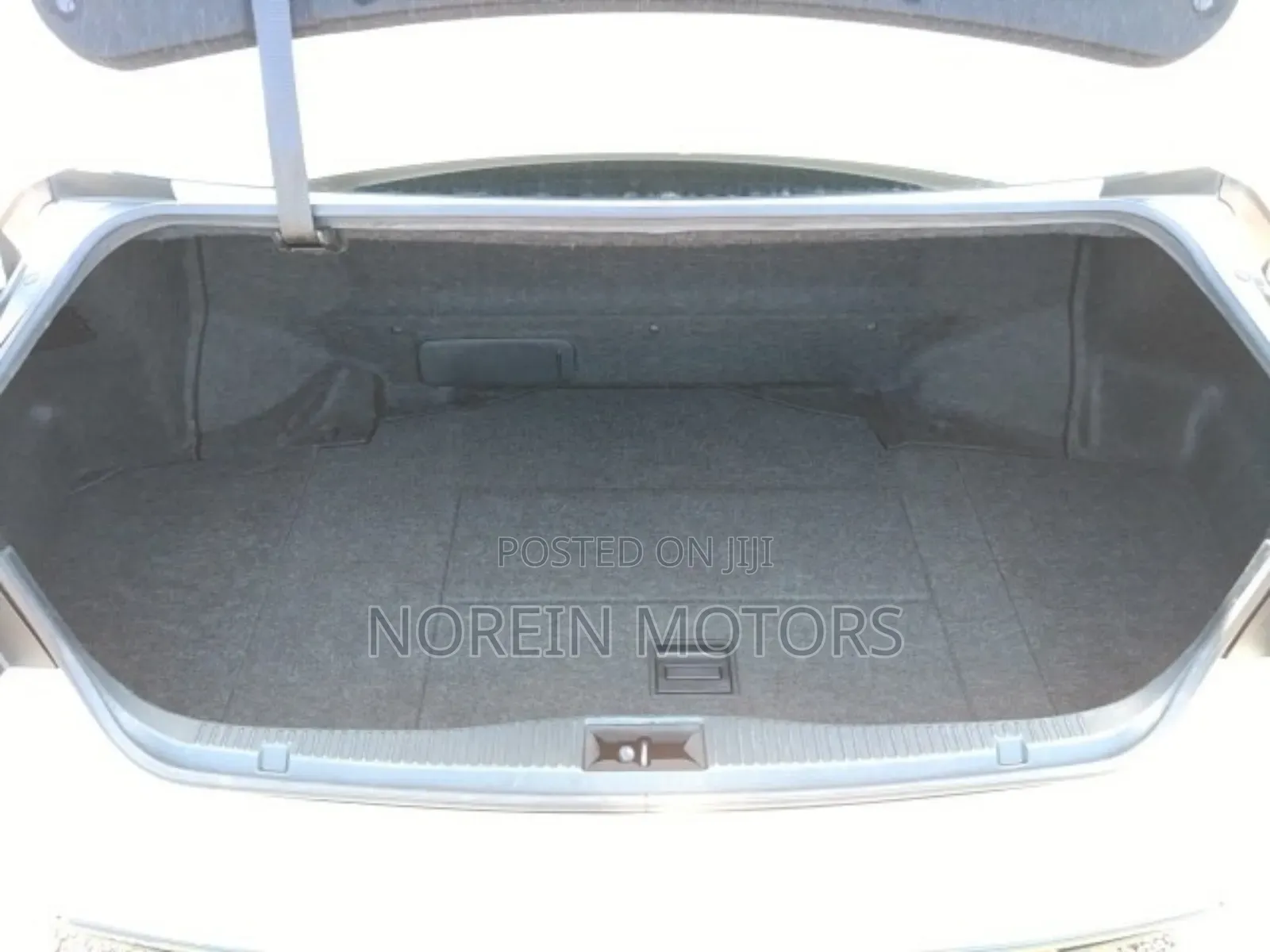Toyota Crown 2018 White