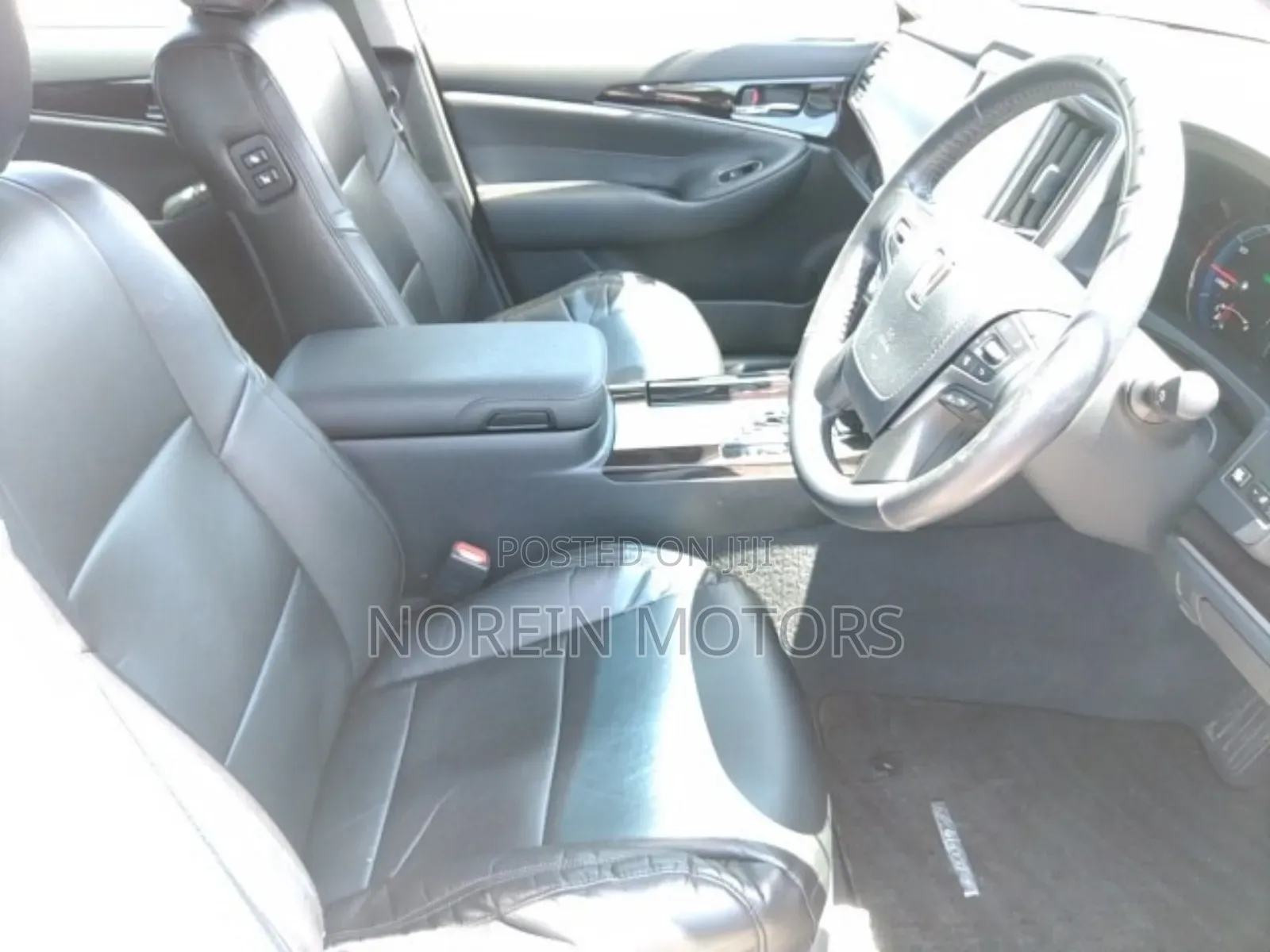 Toyota Crown 2018 White