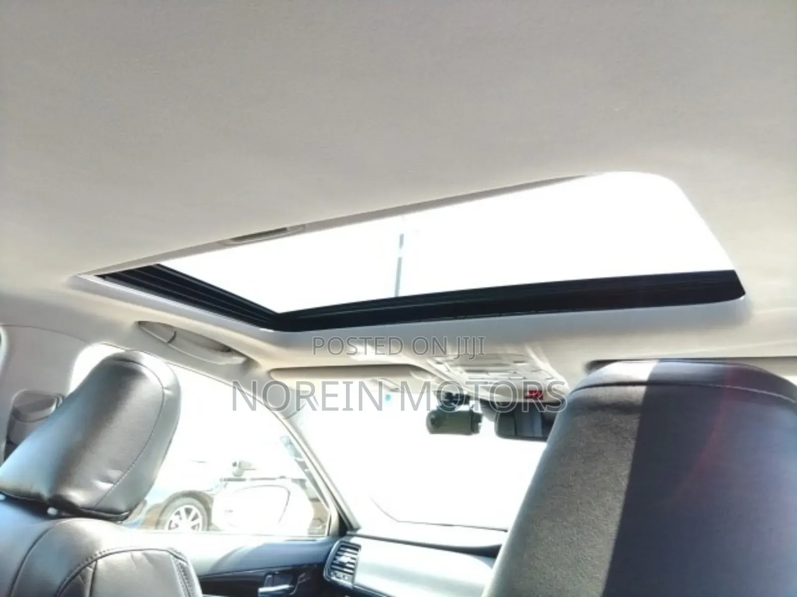 Toyota Crown 2018 White