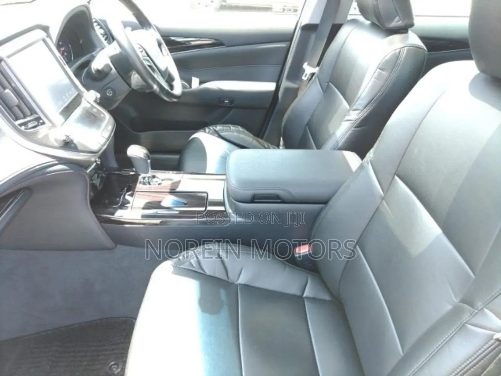 Toyota Crown 2018 White