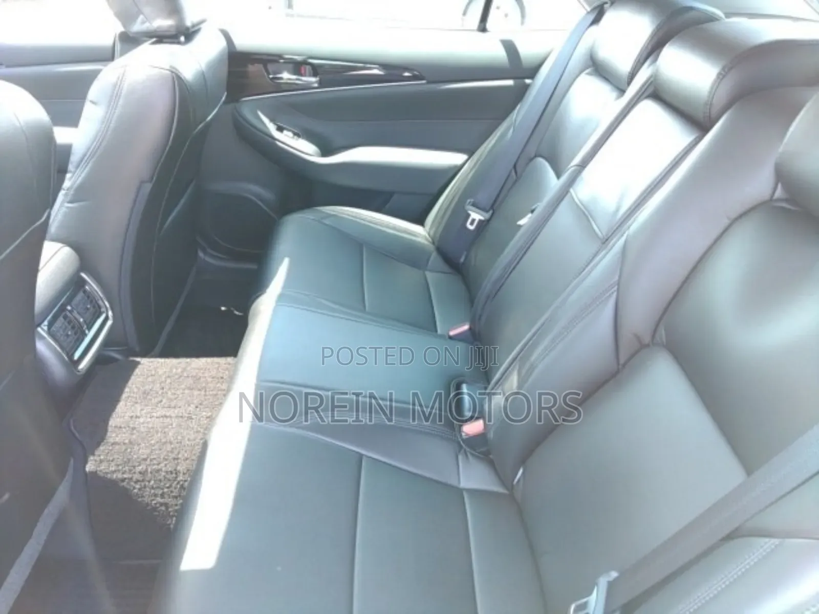 Toyota Crown 2018 White