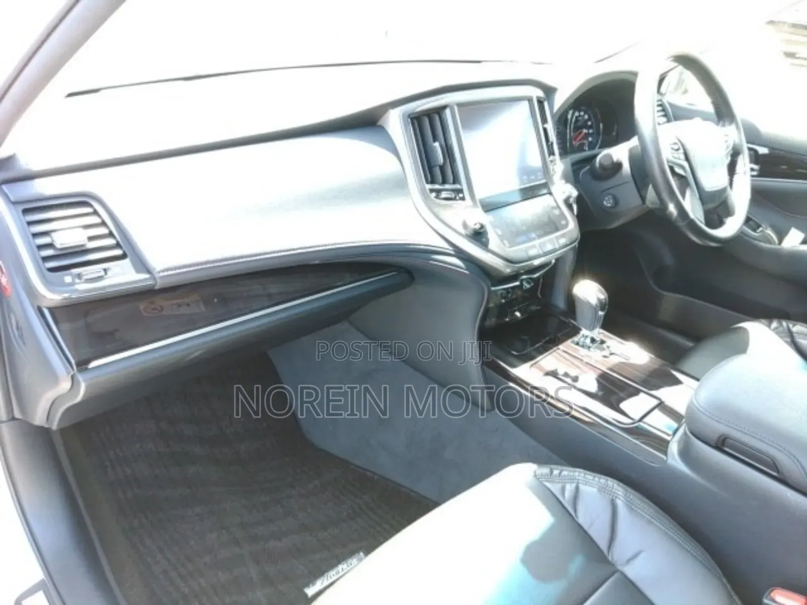 Toyota Crown 2018 White
