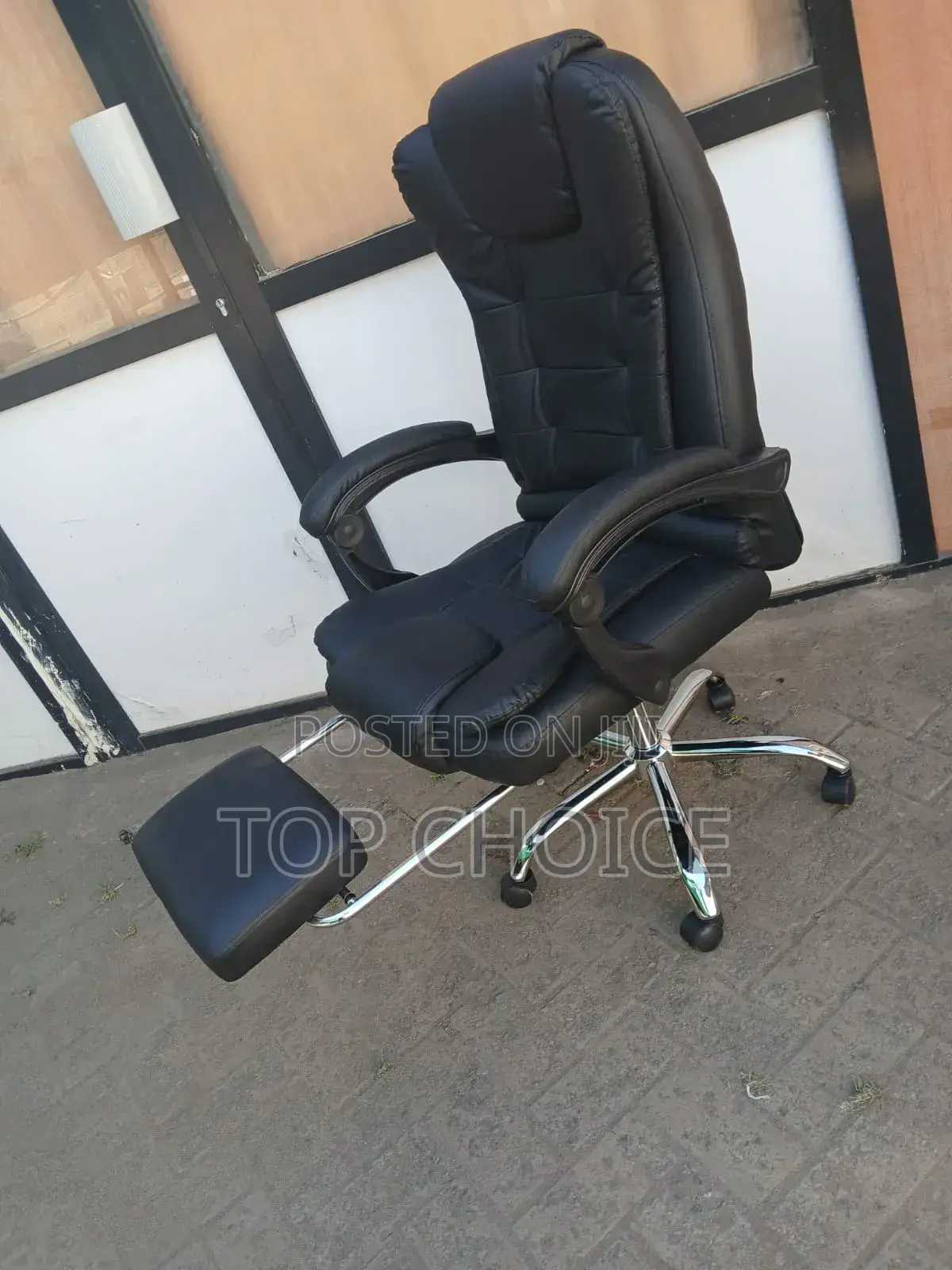 Gaming Chair With Footrest