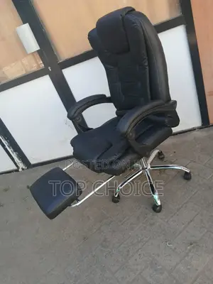 Gaming Chair With Footrest