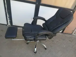 Gaming Chair With Footrest