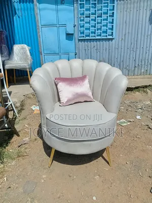 Cream Pedicure Flower Seat, Cream With a Pillow 