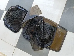 5pc Transparent Black Car Mats (Universal Fit )