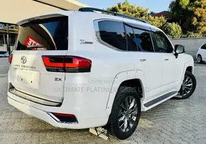 Toyota Land Cruiser 3.3 Diesel 4WD 2022 White