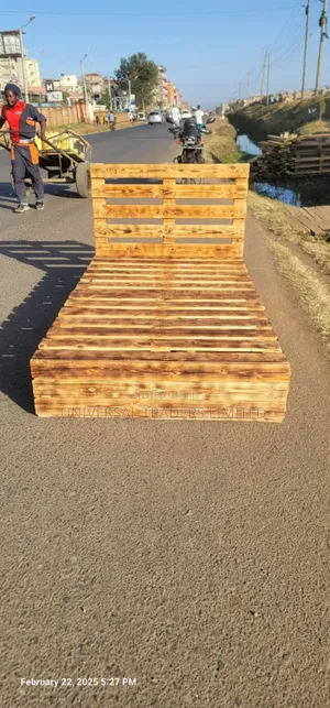Varnished Bed Pallet