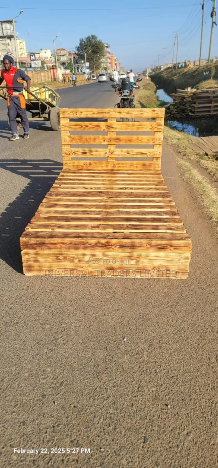 Varnished Bed Pallet