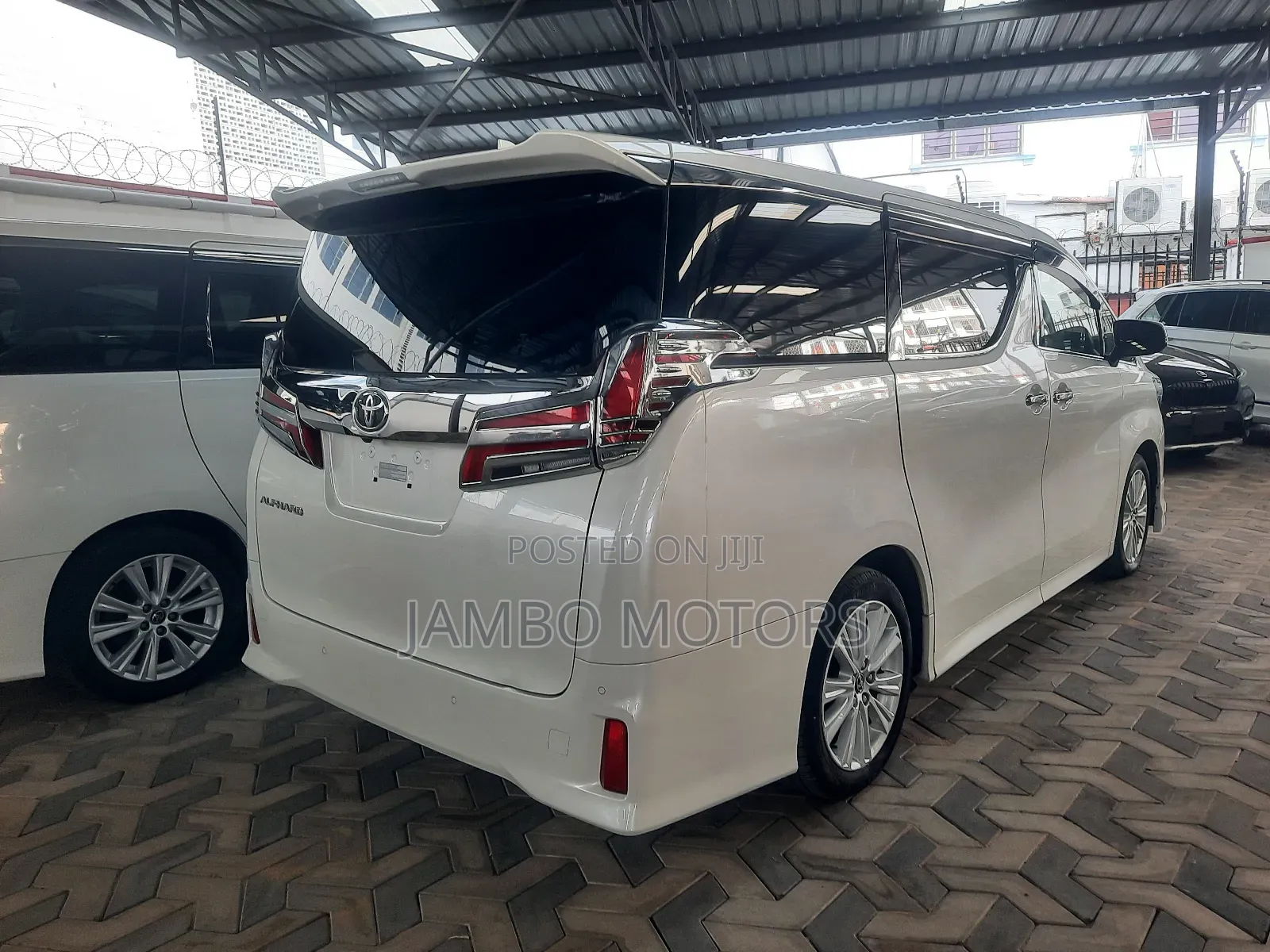 Toyota Alphard 2.5 Petrol FWD 2018 White