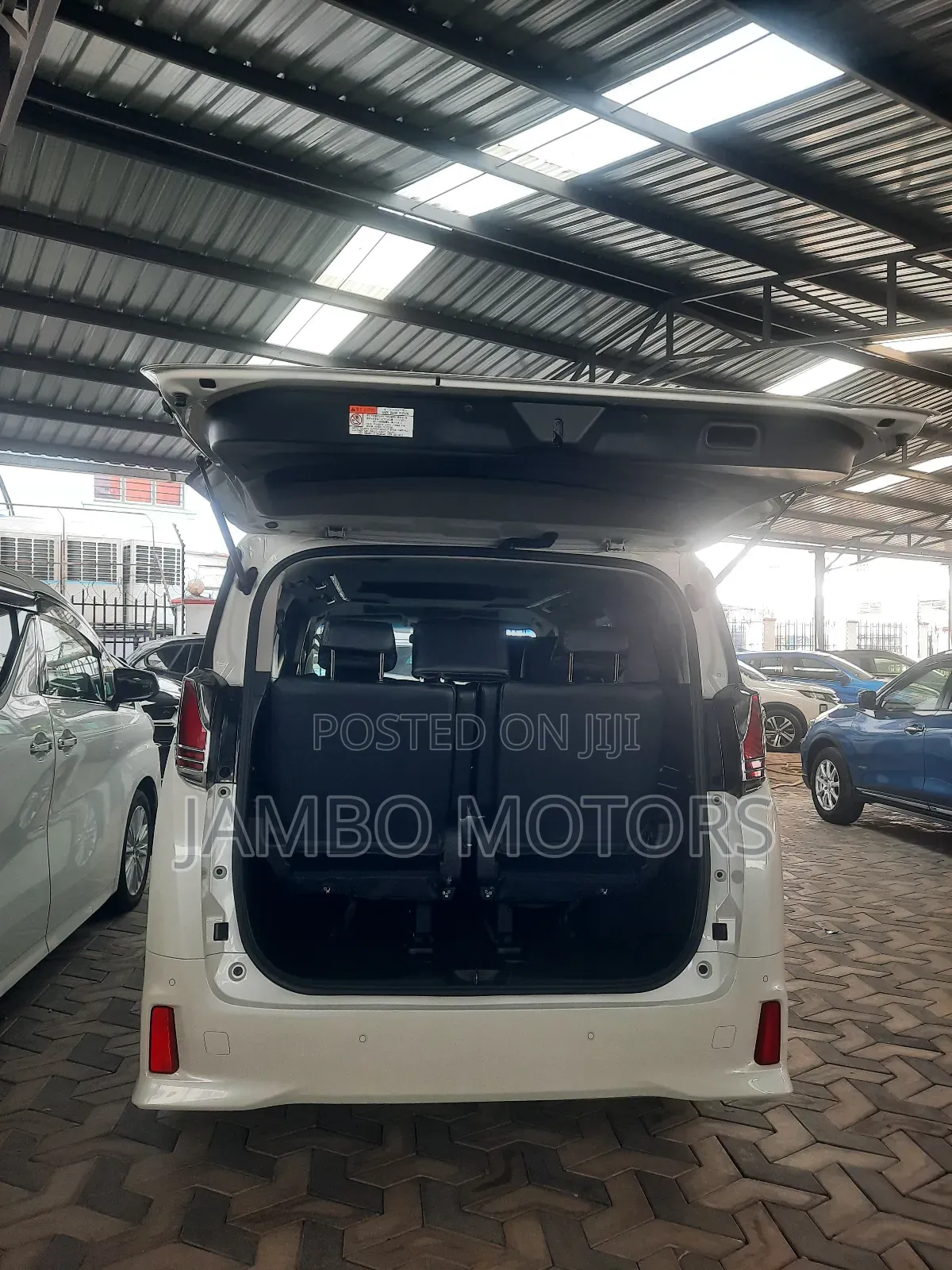 Toyota Alphard 2.5 Petrol FWD 2018 White