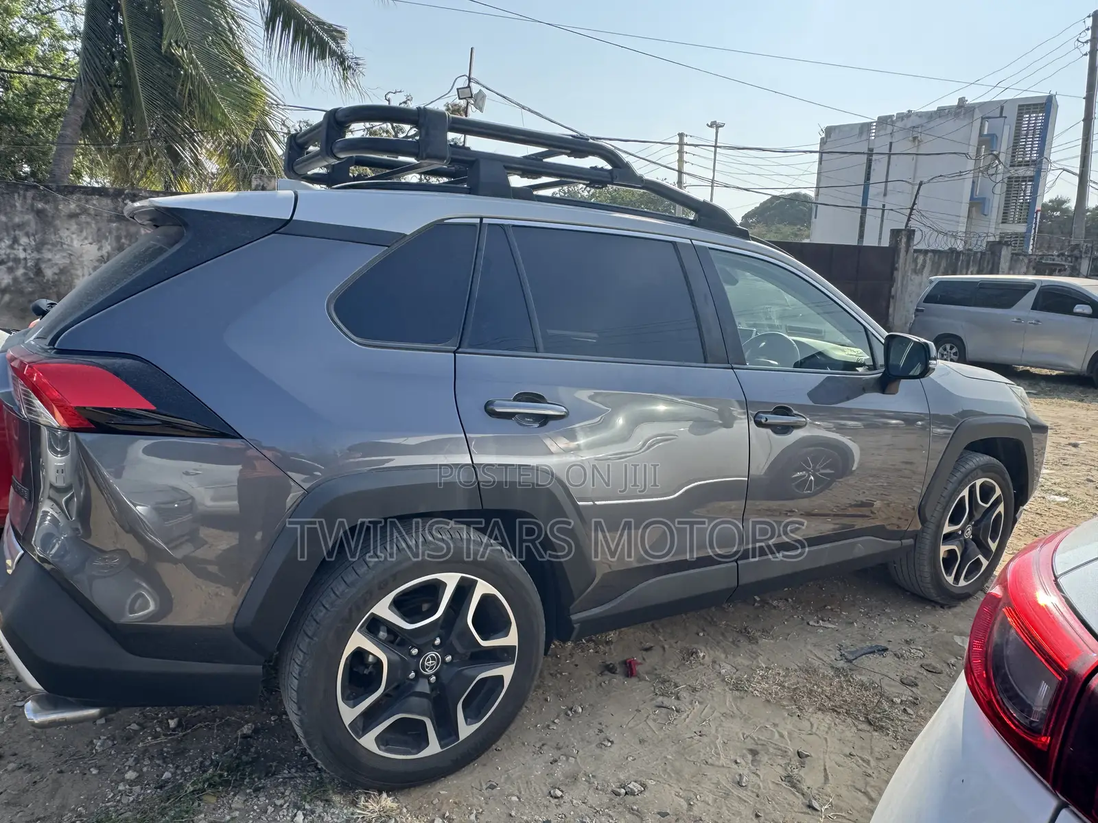 Toyota RAV4 XLE Premium FWD 2019 Gray