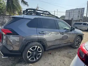 Toyota RAV4 XLE Premium FWD 2019 Gray