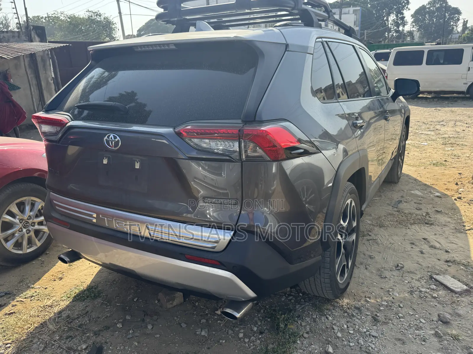 Toyota RAV4 XLE Premium FWD 2019 Gray
