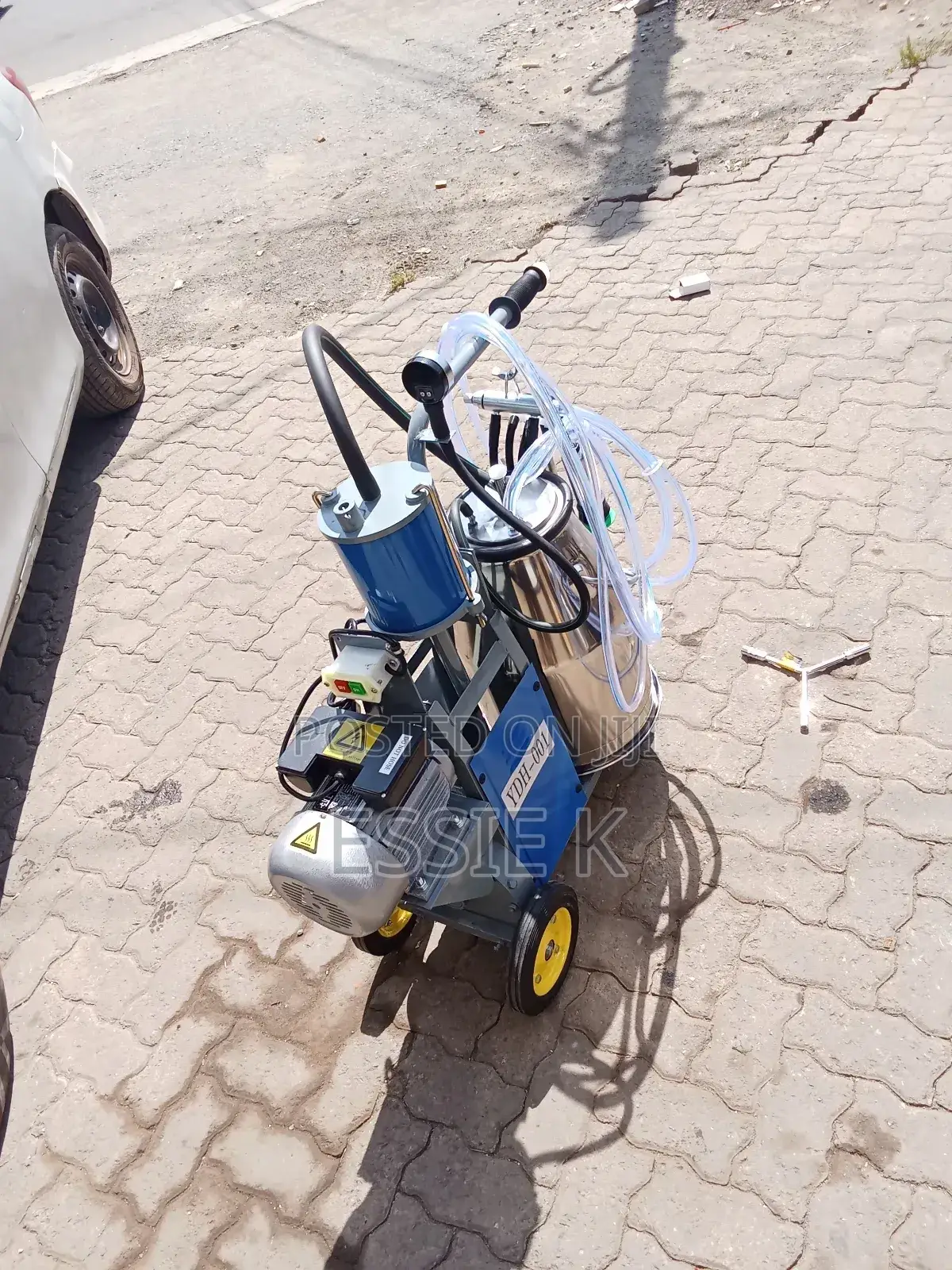 Single Barrel Electric Cow Milking Machine