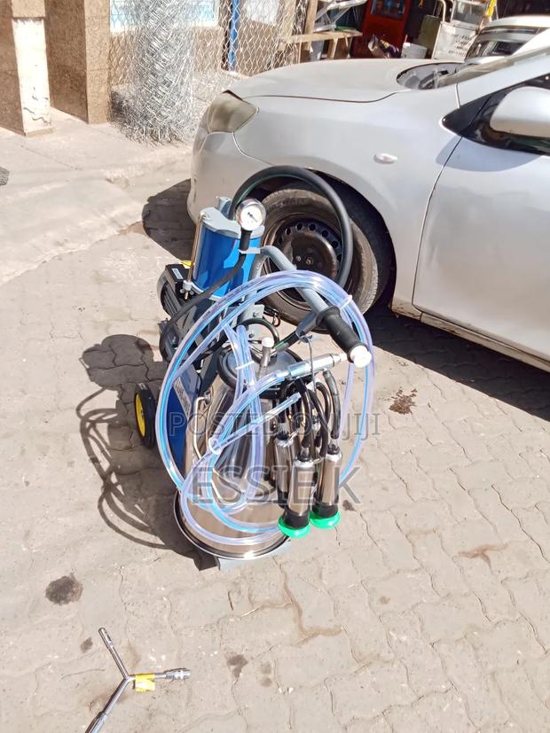 High Quality Milking Machine - main view